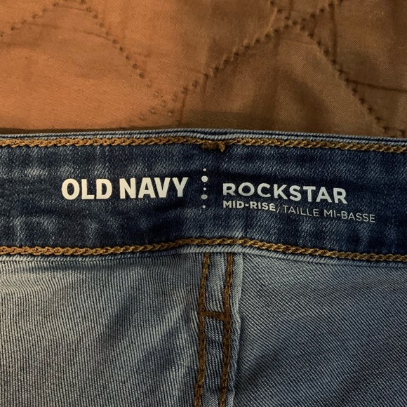 Cute embroidered Old Navy jeans - Picture 4 of 4